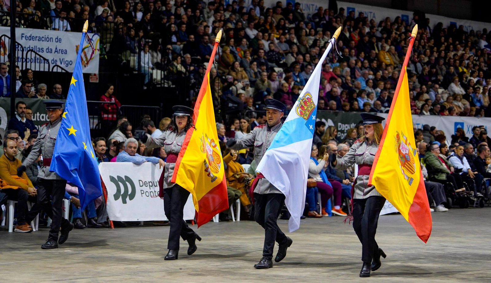 Galería | Récord de público en el concurso de rondallas del Ifevi