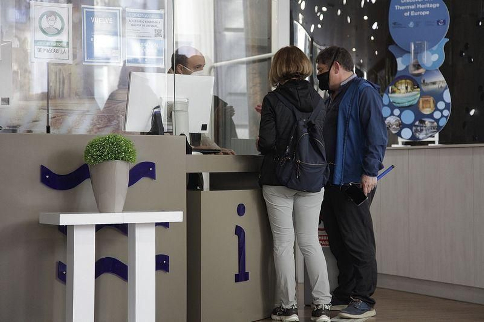 Turistas en Ourense este martes festivo