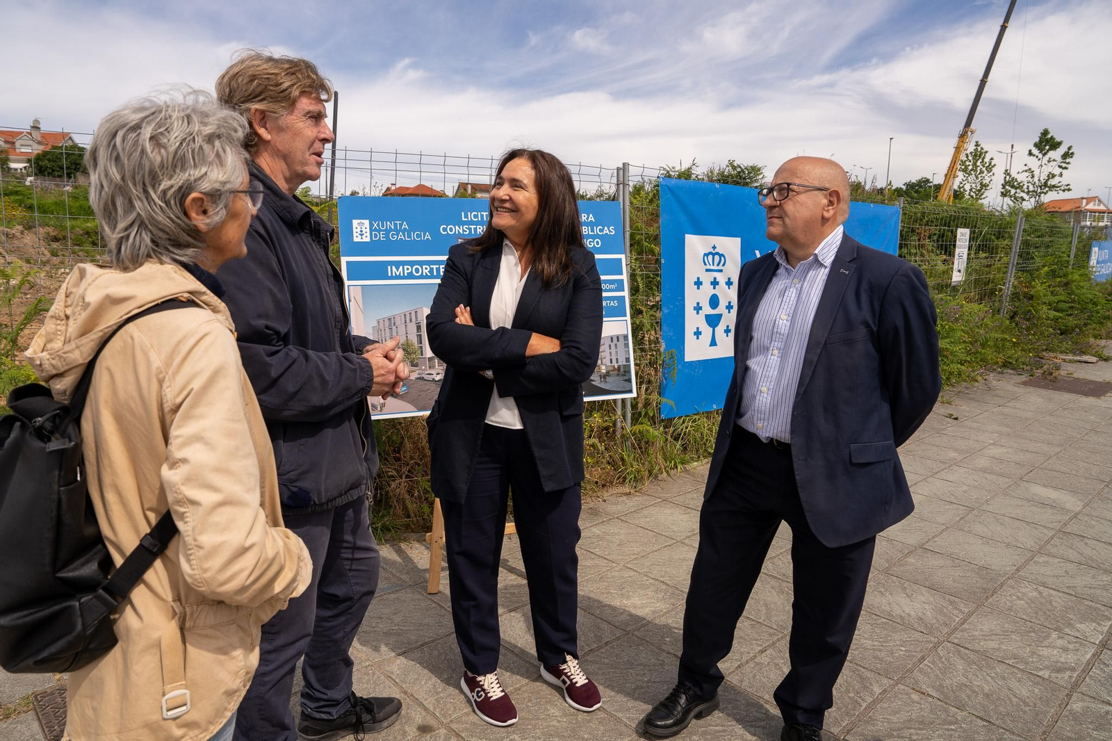 La delegada de la Xunta visitó las dos parcelas en las que se levantarán 41 nuevas vivendas.