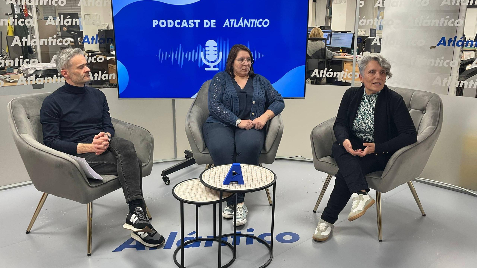 Os investigadores da UVigo Xosé María Mahou, Estefanía Paredes e Alma Gómez.