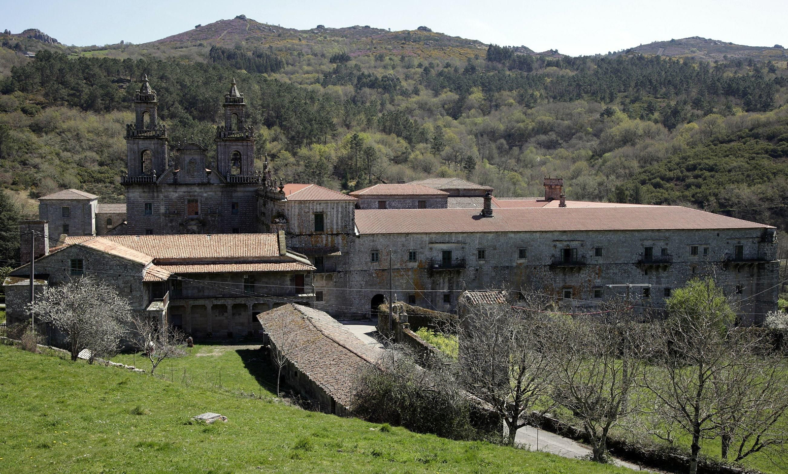 La inaccesibilidad original constituyó una de las principales claves del emplazamiento del Monasterio