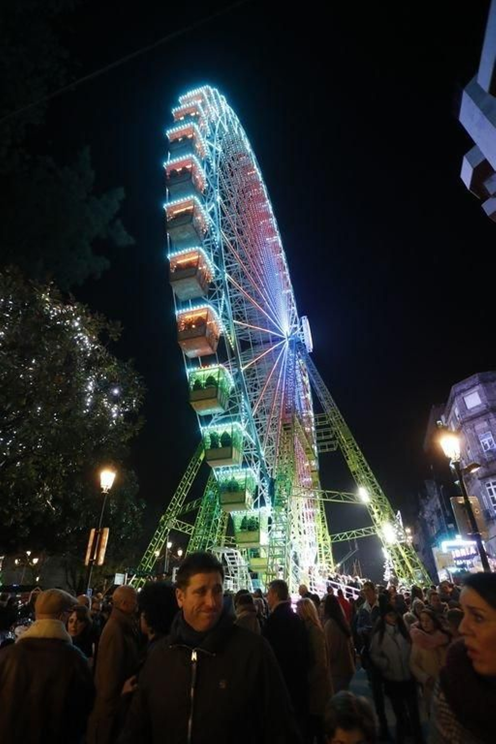 Los turistas invaden Vigo en el Puente114