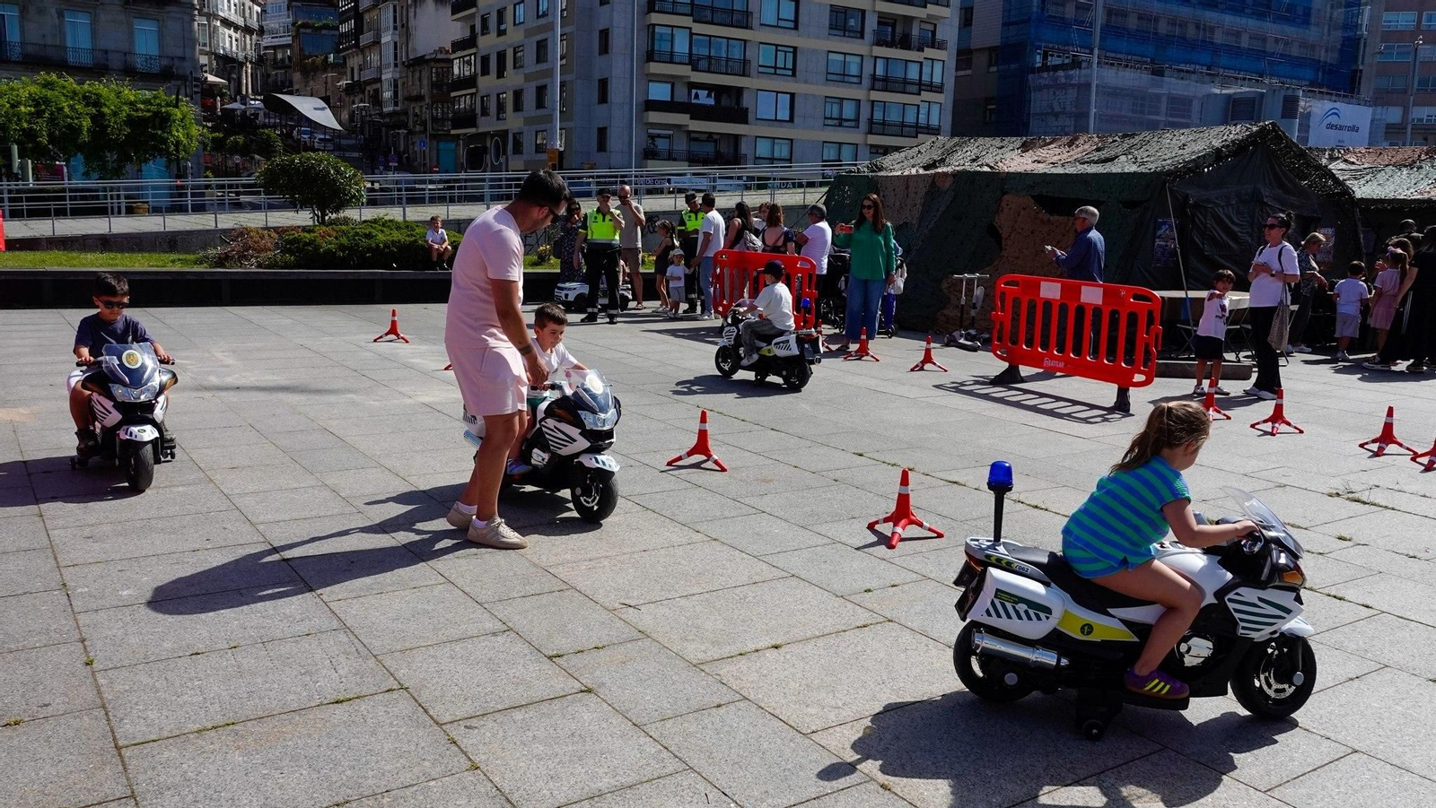 Galería | Comienza la programación del Día de las Fuerzas Armadas en Vigo