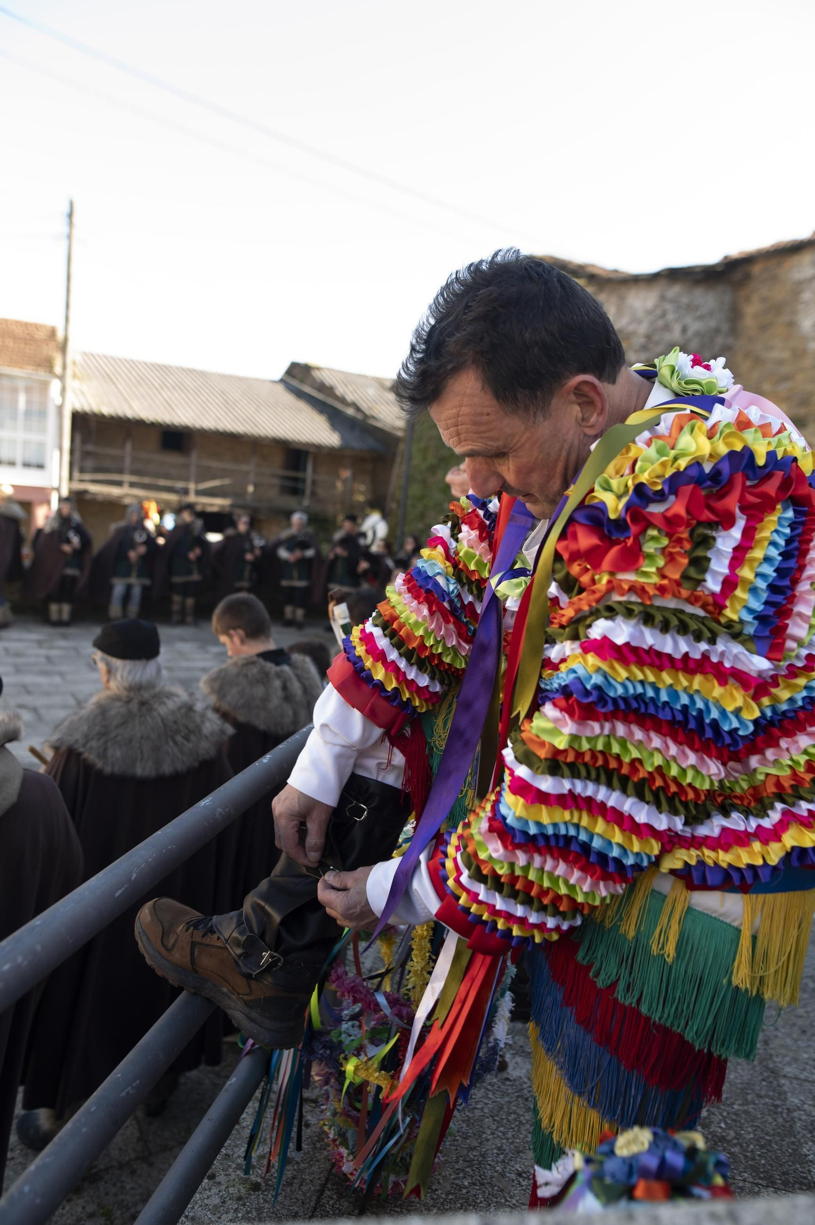 Galería | La música y el color de los Vellarróns en el Entroido de Riós