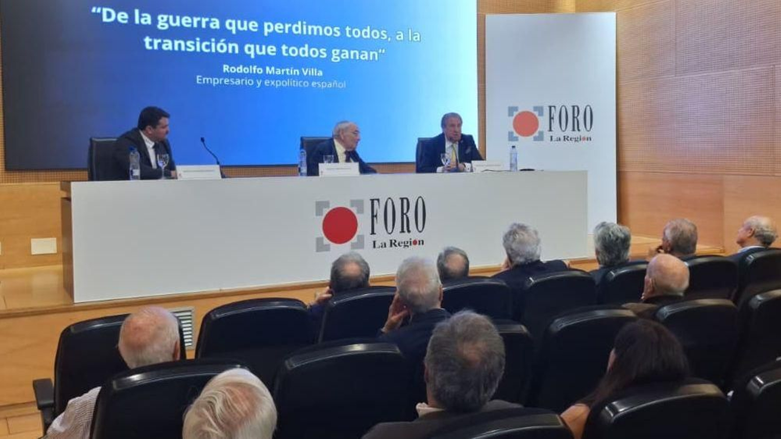 Rodolfo Martín Villa, junto a Paco Vazquez