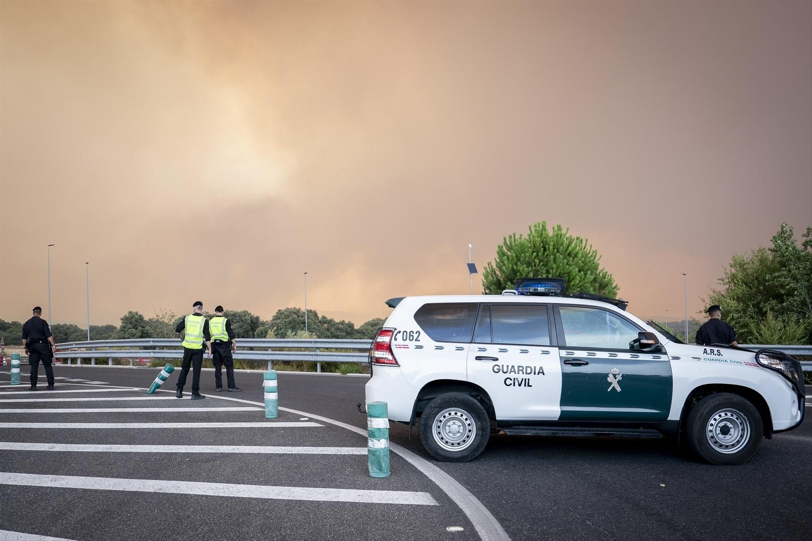 Galería | Madrid vive el incendio forestal más grande de su historia bajo un gran manto de humo