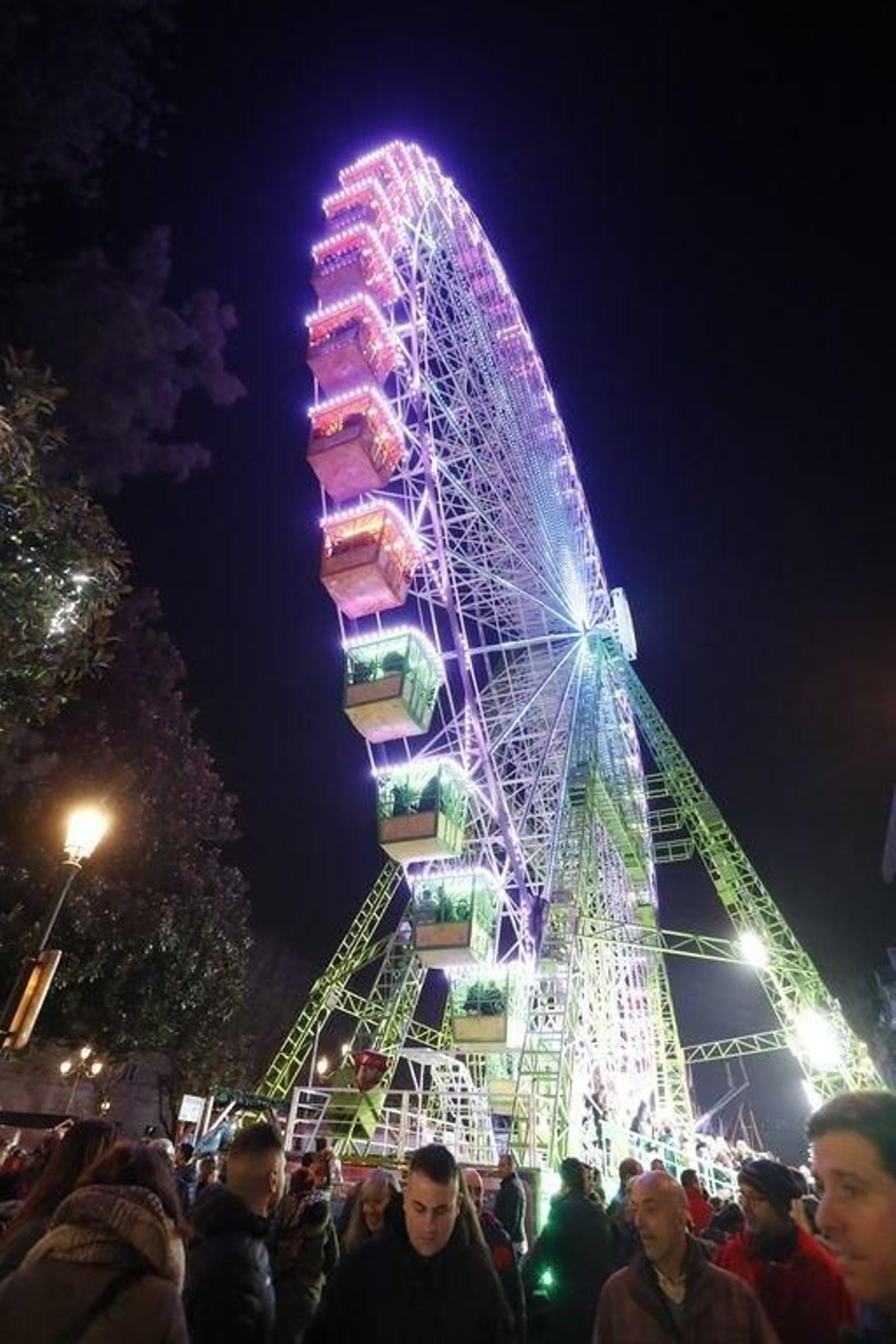 Los turistas invaden Vigo en el Puente120