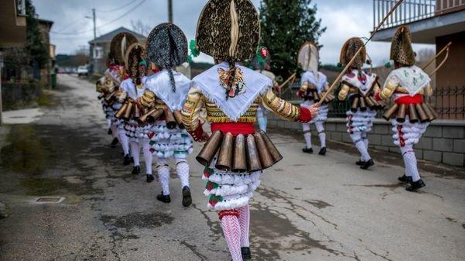 CASTRELO DO VAL (CAMPOBECERROS). 10/02/2018. OURENSE. Entroido en Campobecerros con una reunión y comido de peliqueiros. FOTO: ÓSCAR PINAL. 