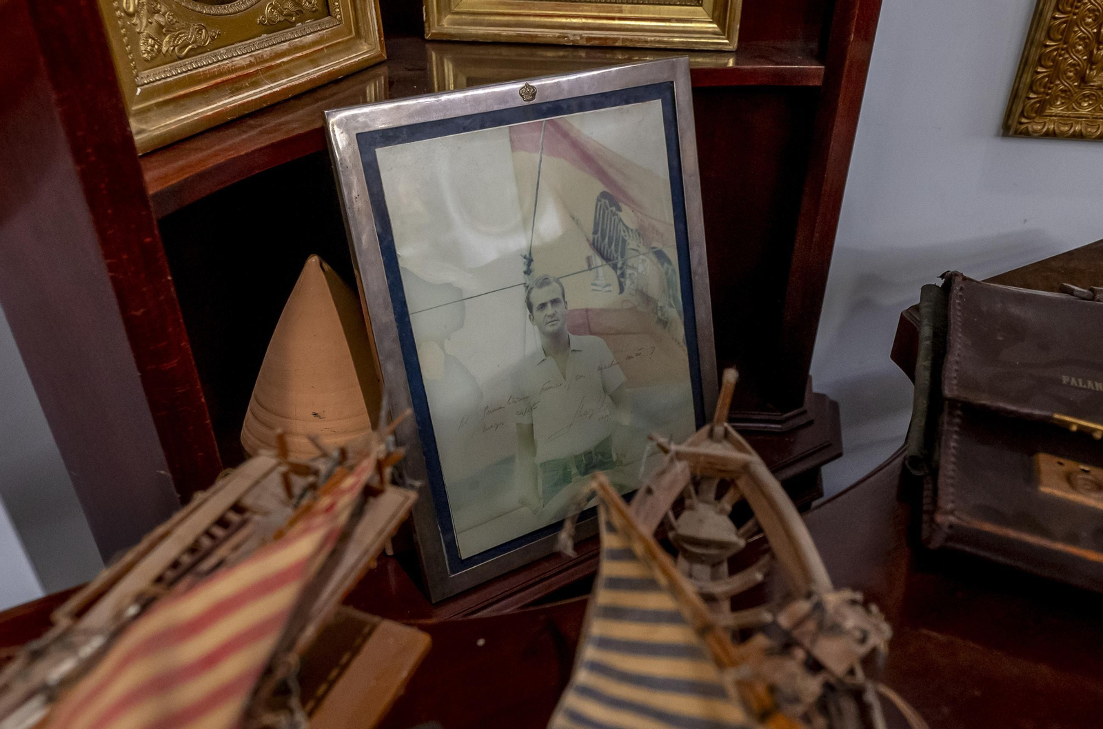 Galería | Los 700 lotes de objetos retirados por los Franco del Pazo de Meirás que salen a subasta