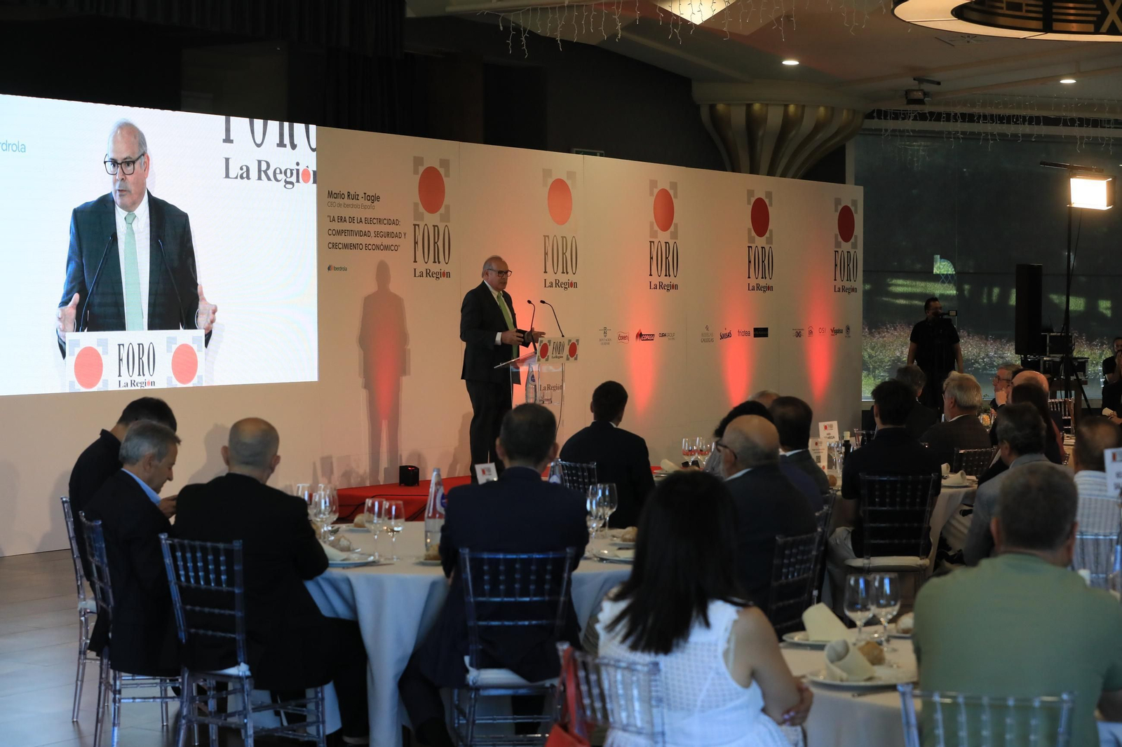Galería | Mario Ruiz-Tagle, CEO de Iberdrola España, congrega a numerosas personalidades e invitados en el Foro La Región