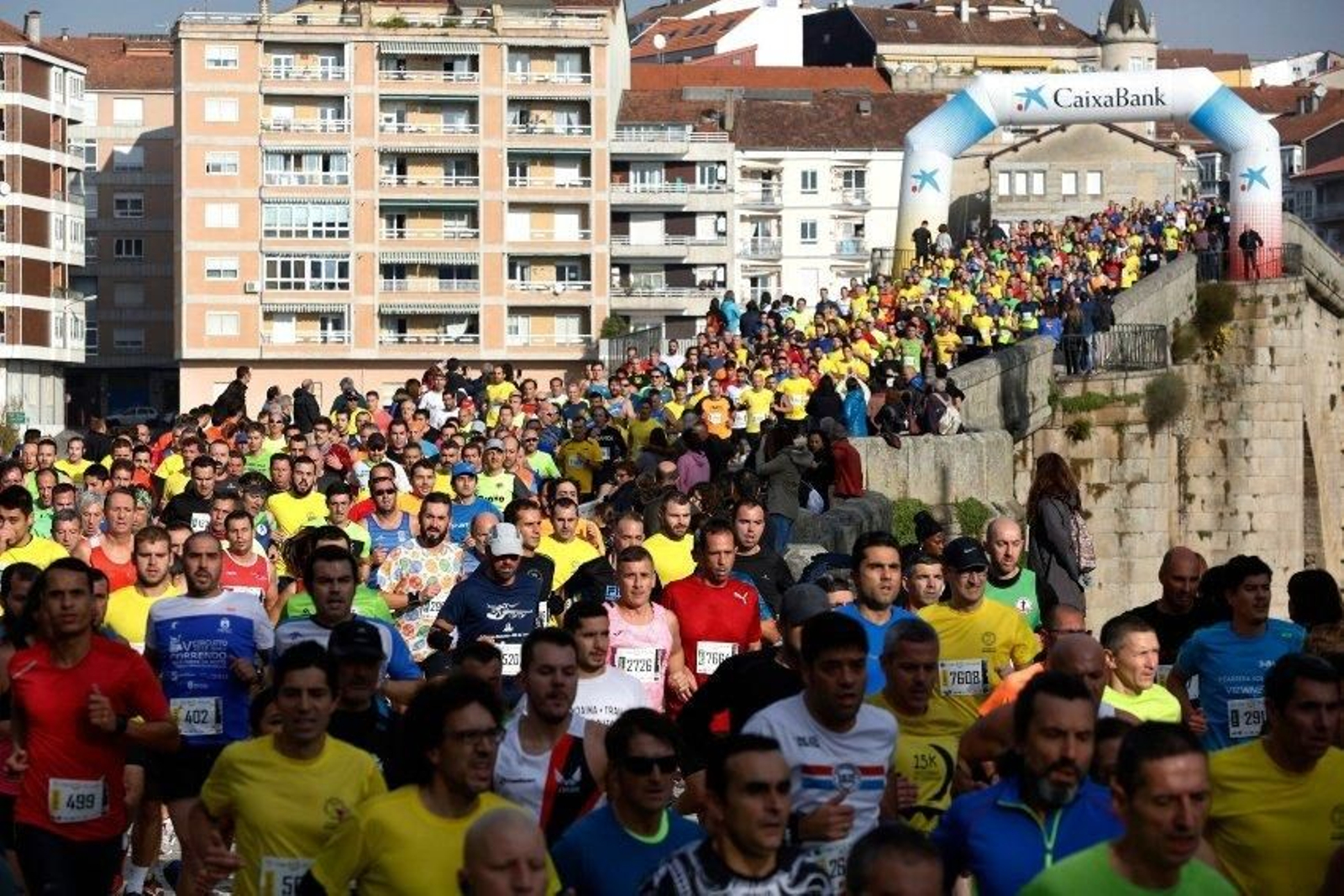 Miles de ourensanos participan cada año en la San Martiño. (Foto: Xesús Fariñas)