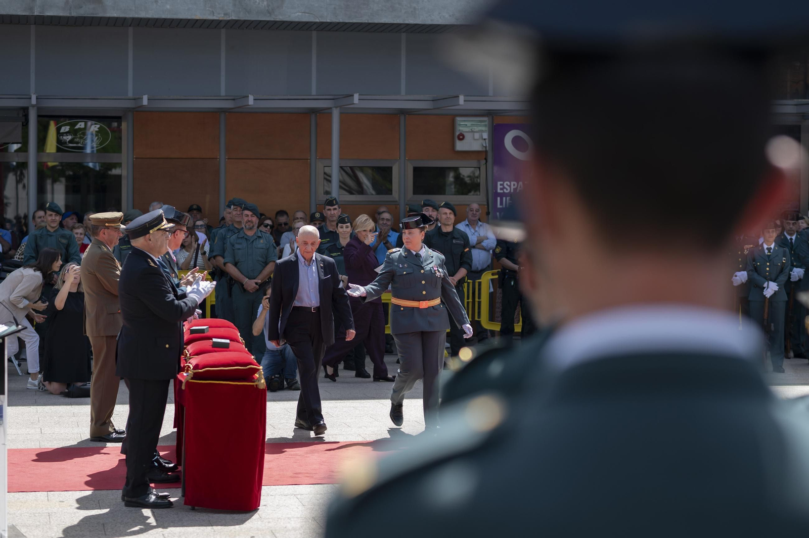 Galería | O Barco de Valdeorras se vuelca con el 182 aniversario de la Guardia Civil