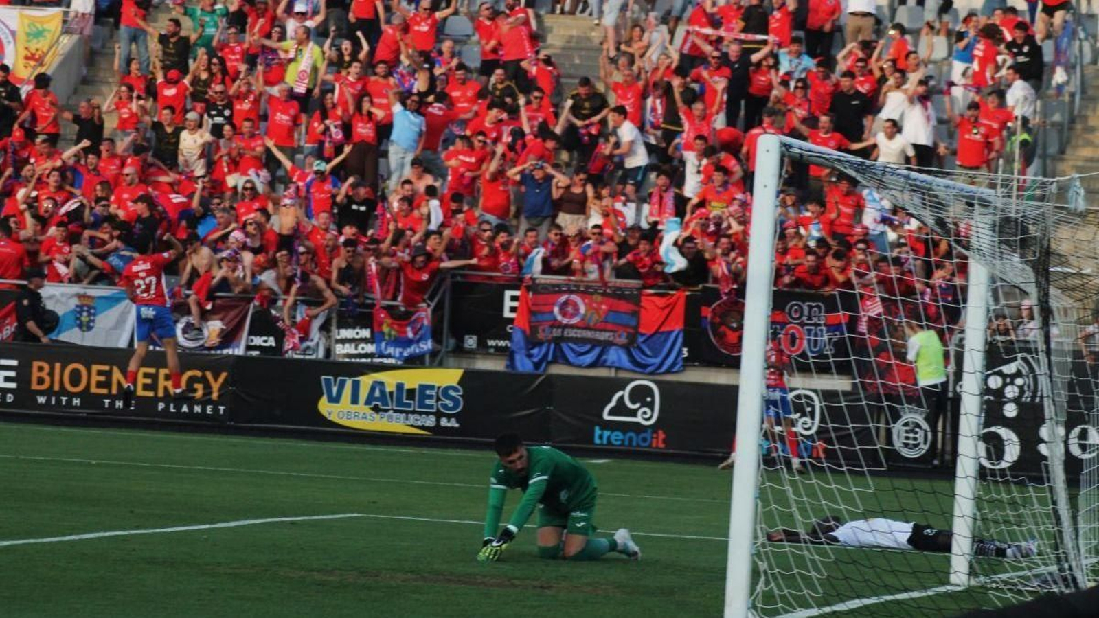 El rojillo Hugo Busto logra el 0-1 de la UD Ourense en el tramo final del encuentro en La Fuensanta.