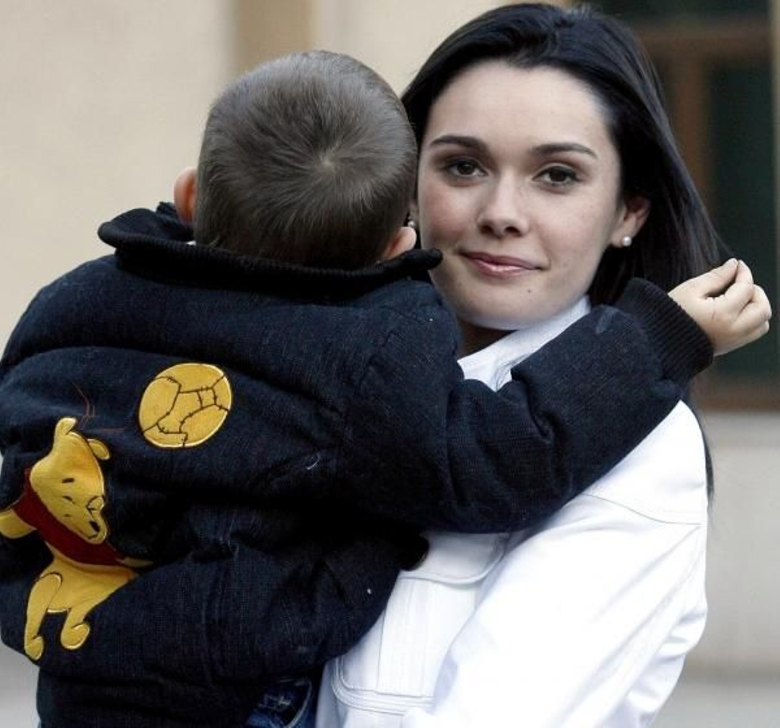 La ex miss Cantabria, Angela Bustillo, con su hijo. (Foto: Archivo)