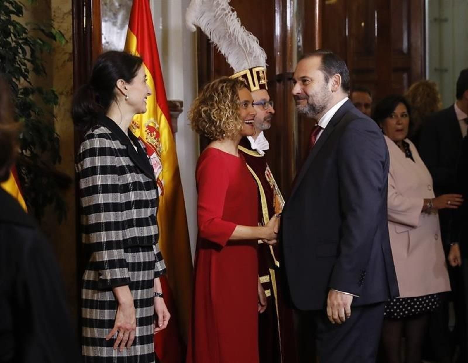 Las presidentas del Congreso y del Senado, Meritxell Battet y Pilar Llop, respectivamente, reciben al ministro de Fomento en funciones,José Luis Ábalos (d)