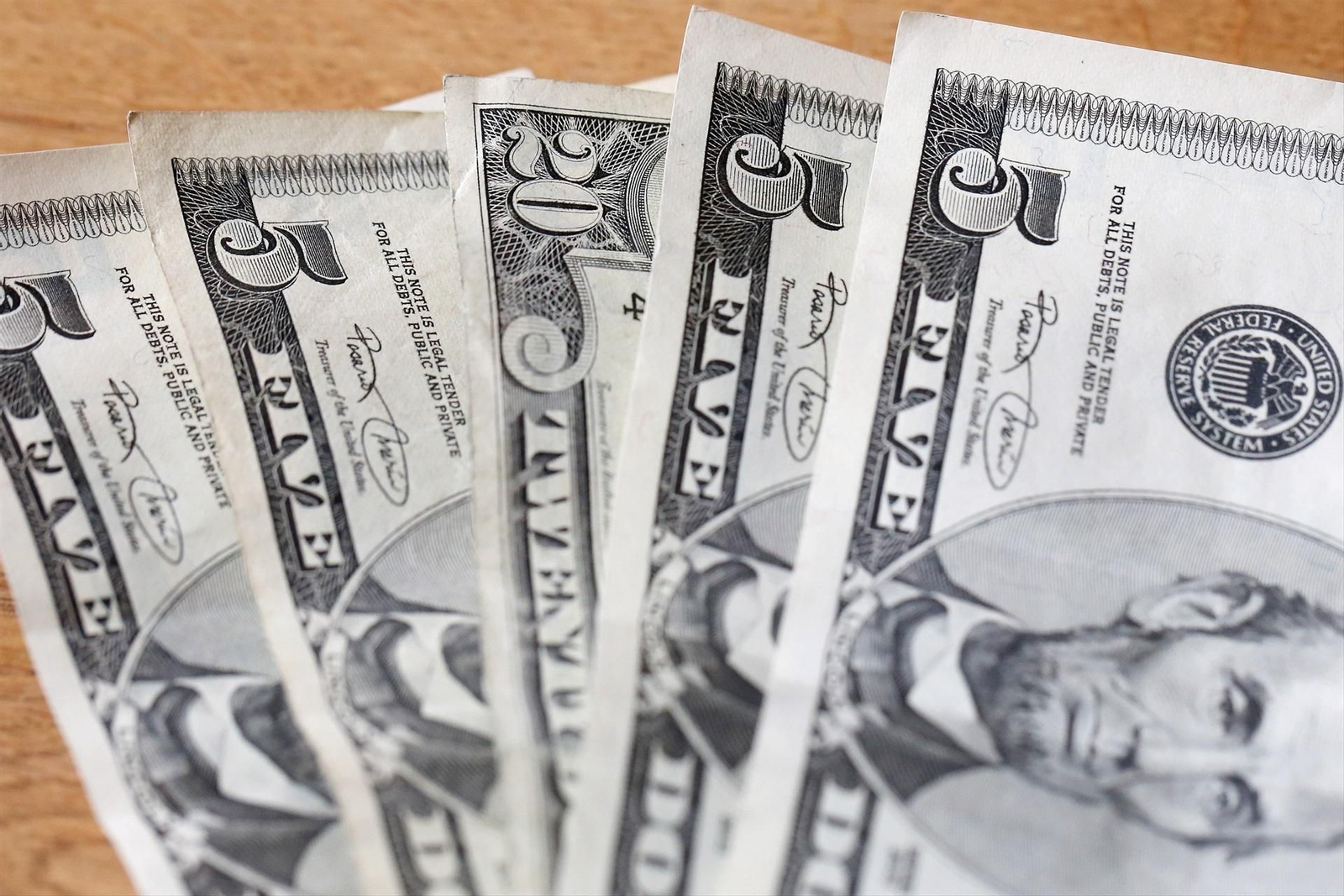 Varios billetes de dólar