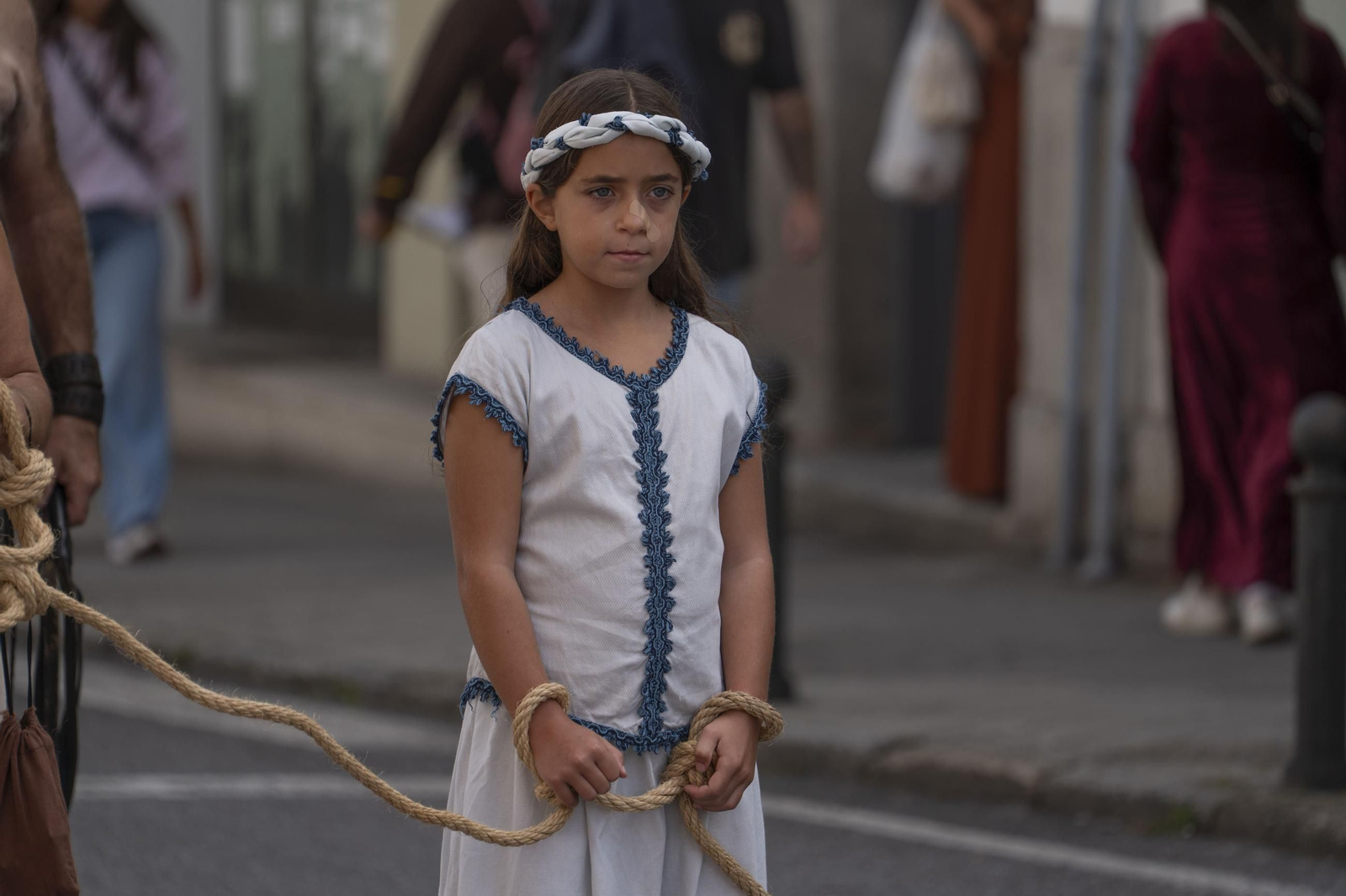 Galería | Reyes, clero, doncellas y caballeros desfilan por las calles de Ribadavia en la Festa da Istoria