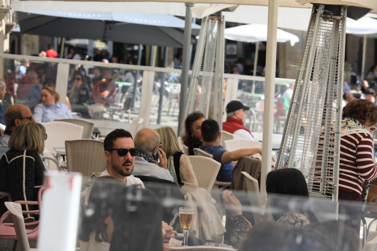 Galería | Los ourensanos salen a la calle y llenan las terrazas por el Día del Padre