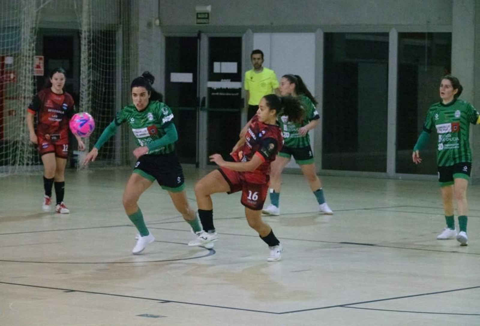 Los dos equipos ofrecieron mucho esfuerzo y poco fruto en el pabellón de Candeán.