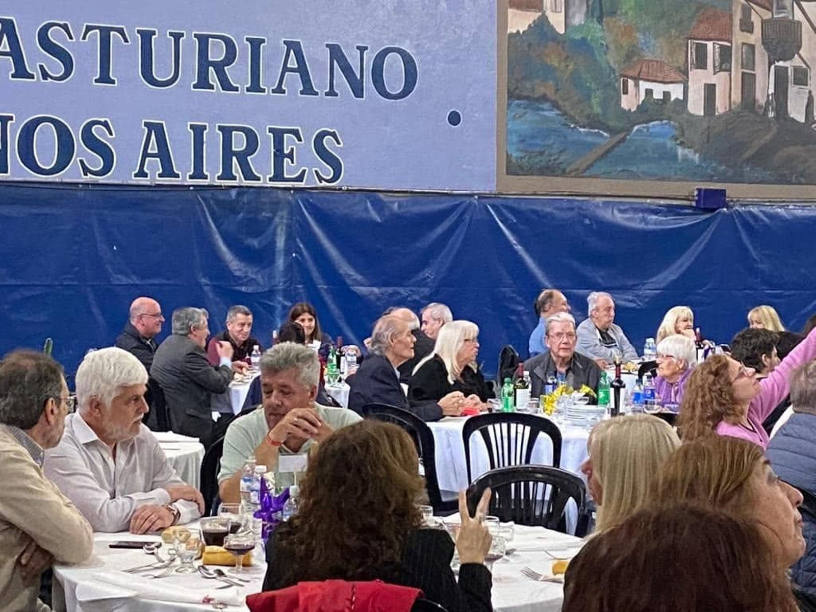Comensales de la Gran Fabada del Centro Asturiano de Buenos Aires