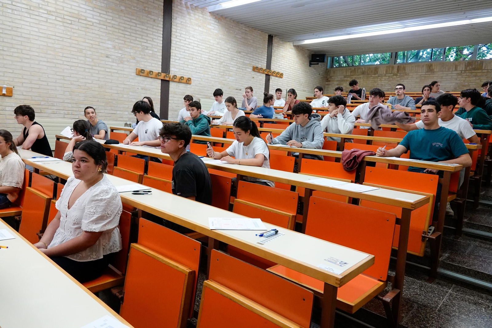 Foto de alumnos haciendo la PAU el curso pasado en Vigo.