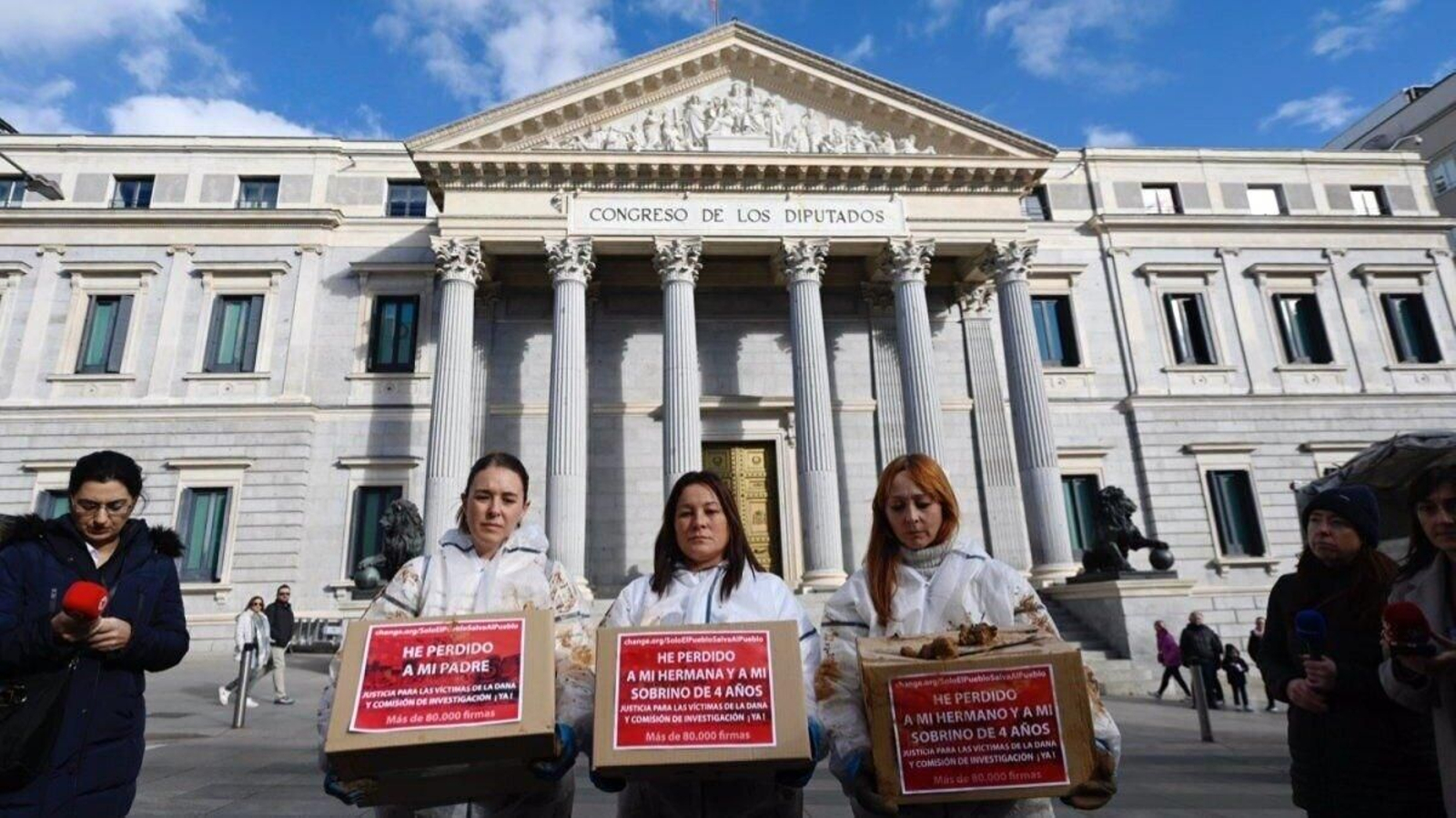 Víctimas de la dana piden justicia en el Congreso.