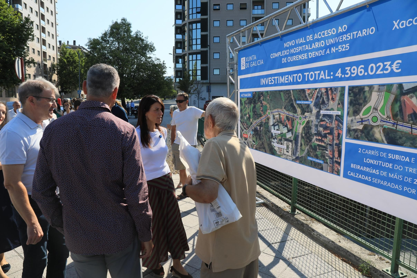 La conselleira Martínez Allegue explica a los vecinos de Ourense los pormenores del proyecto.