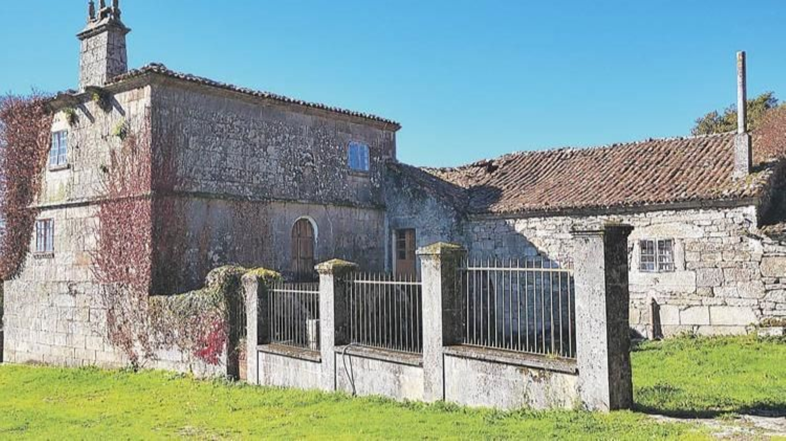 Uno de los pazos en venta que se encuentra en la Ribeira Sacra y que precisa reformas.
