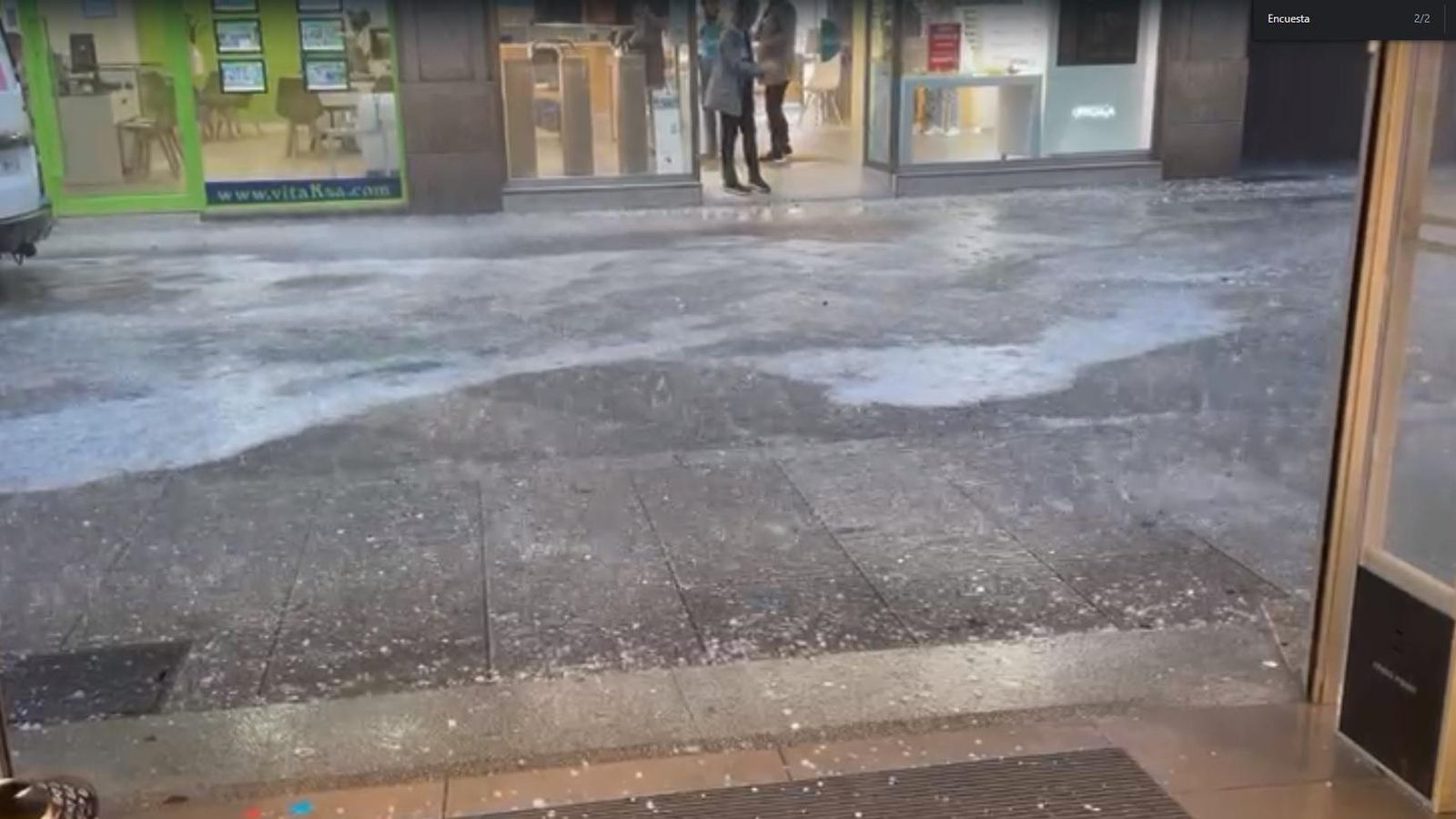 La calle Santo Domingo, anegada de agua. 