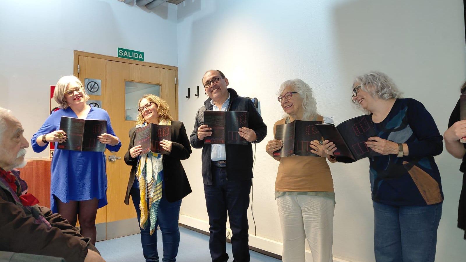 Lectura dramatizada durante la presentación de "Fabrica de fume"