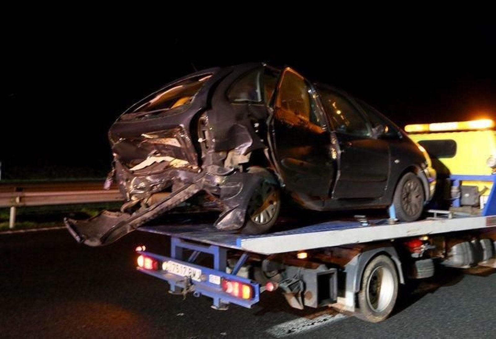 Uno de los vehículos implicados en el accidente en Ponteareas.