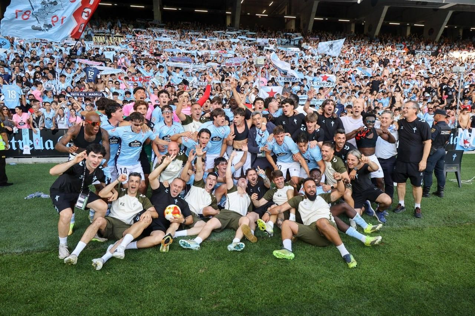 Galería | El Celta Fortuna golea a la Ponferradina y sube a Segunda División