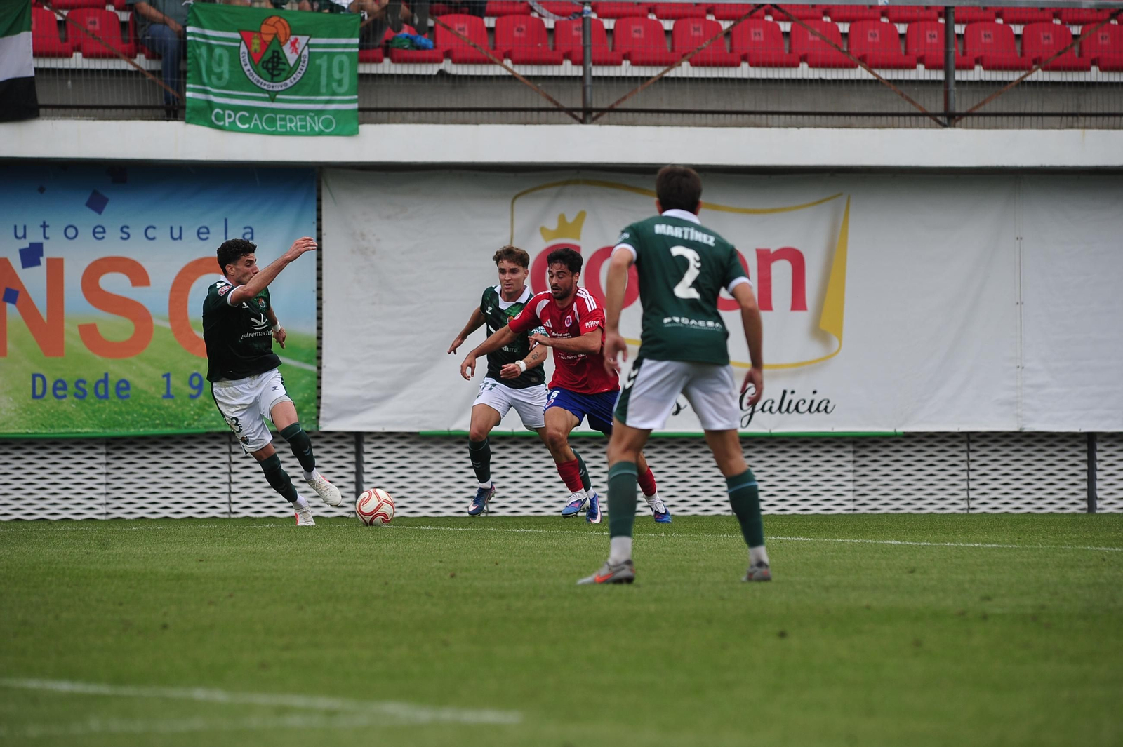 Galería | O Couto disfruta del buen tiempo y el empate de la UD Ourense ante el Cacereño