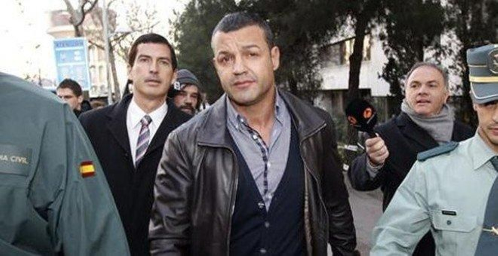 Miguel Ángel Flores, escoltado por la Guardia Civil