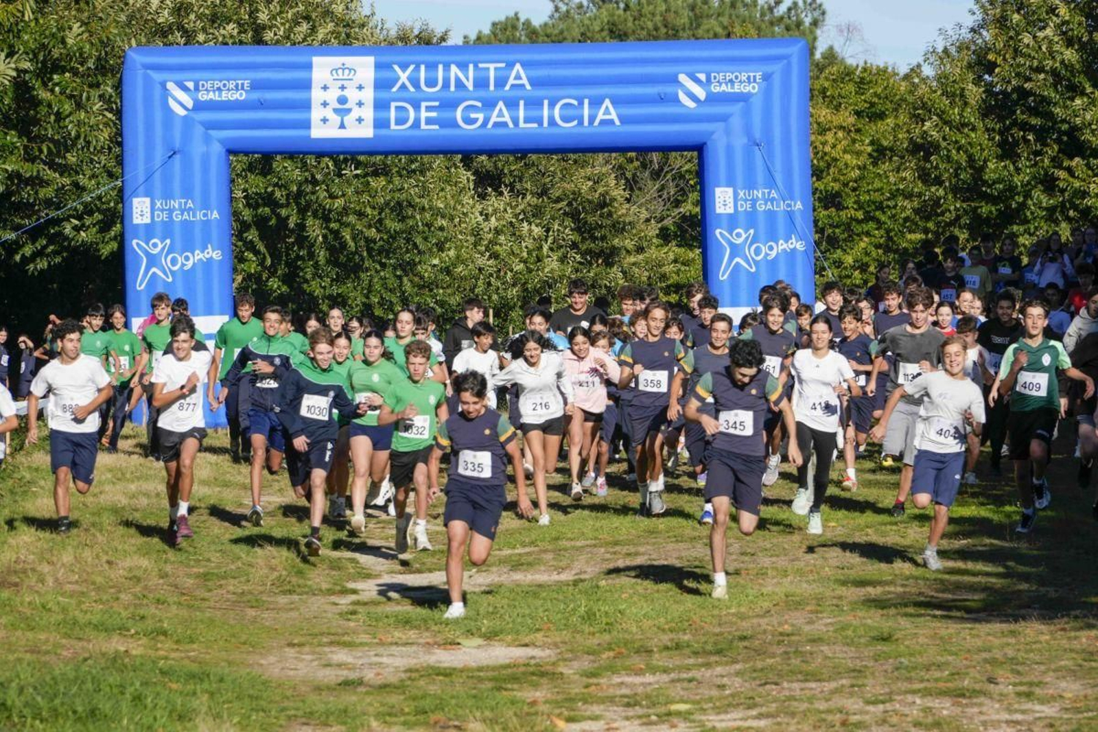 El cross escolar se estrenó en Vigo con 1.200 niños en Zamáns