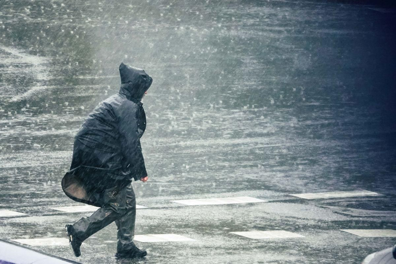 'Leonardo' reactiva alertas por viento y oleaje en la costa