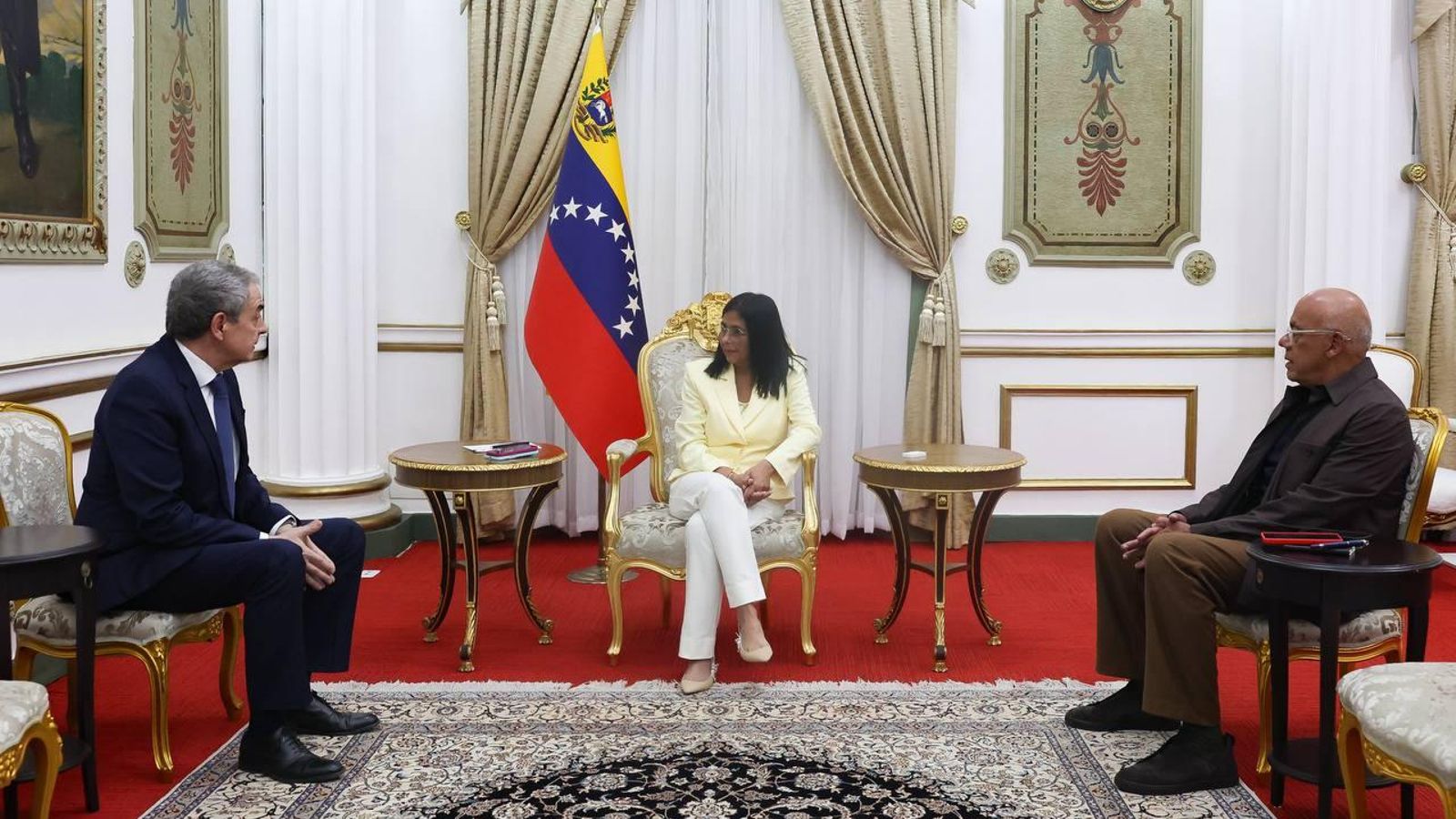 El expresidente español José Luis Rodríguez Zapatero se reúne con Delcy Rodríguez,  presidenta de Venezuela