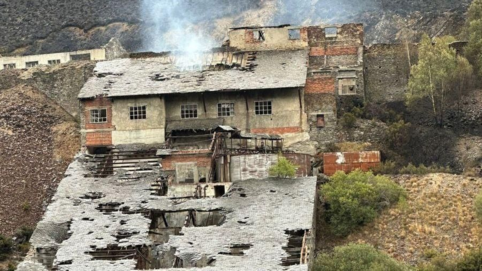 La mina de Valborraz con el techo afectado por los incendios