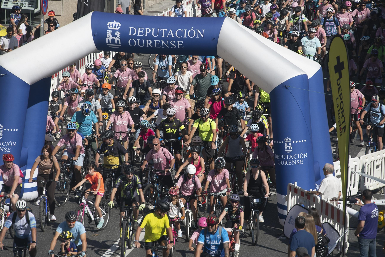 Galería | Ourense disfruta de un Día da Bici con sol, ambiente familiar y regalos
