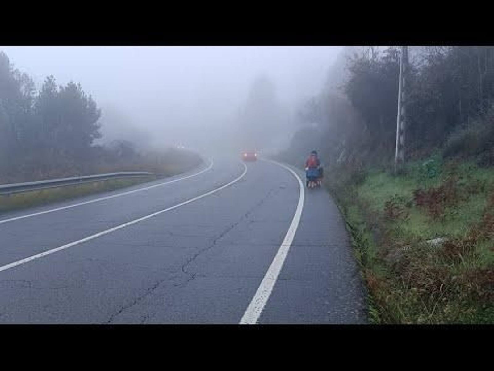 Vecinos de una urbanización de Santa Cruz reclaman una parada de autobús