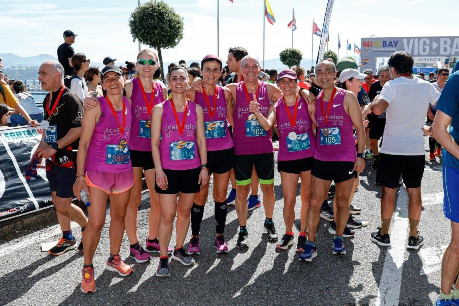 Llegada a la meta de los participantes en la Vig-Bay 2024.