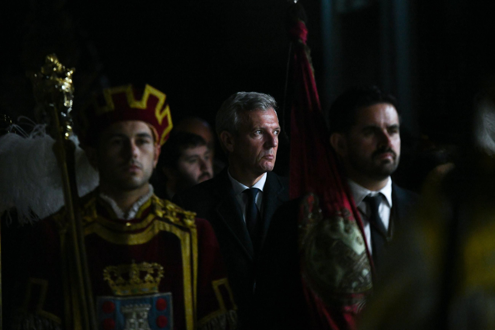 Alfonso Rueda, presidente de la Xunta de Galicia, en la Procesión dos Caladiños en Betanzos.