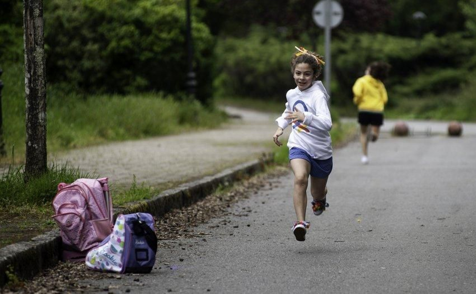 26 de abril. O Carballiño. Desconfinamiento niños. Foto: Martiño Pinal