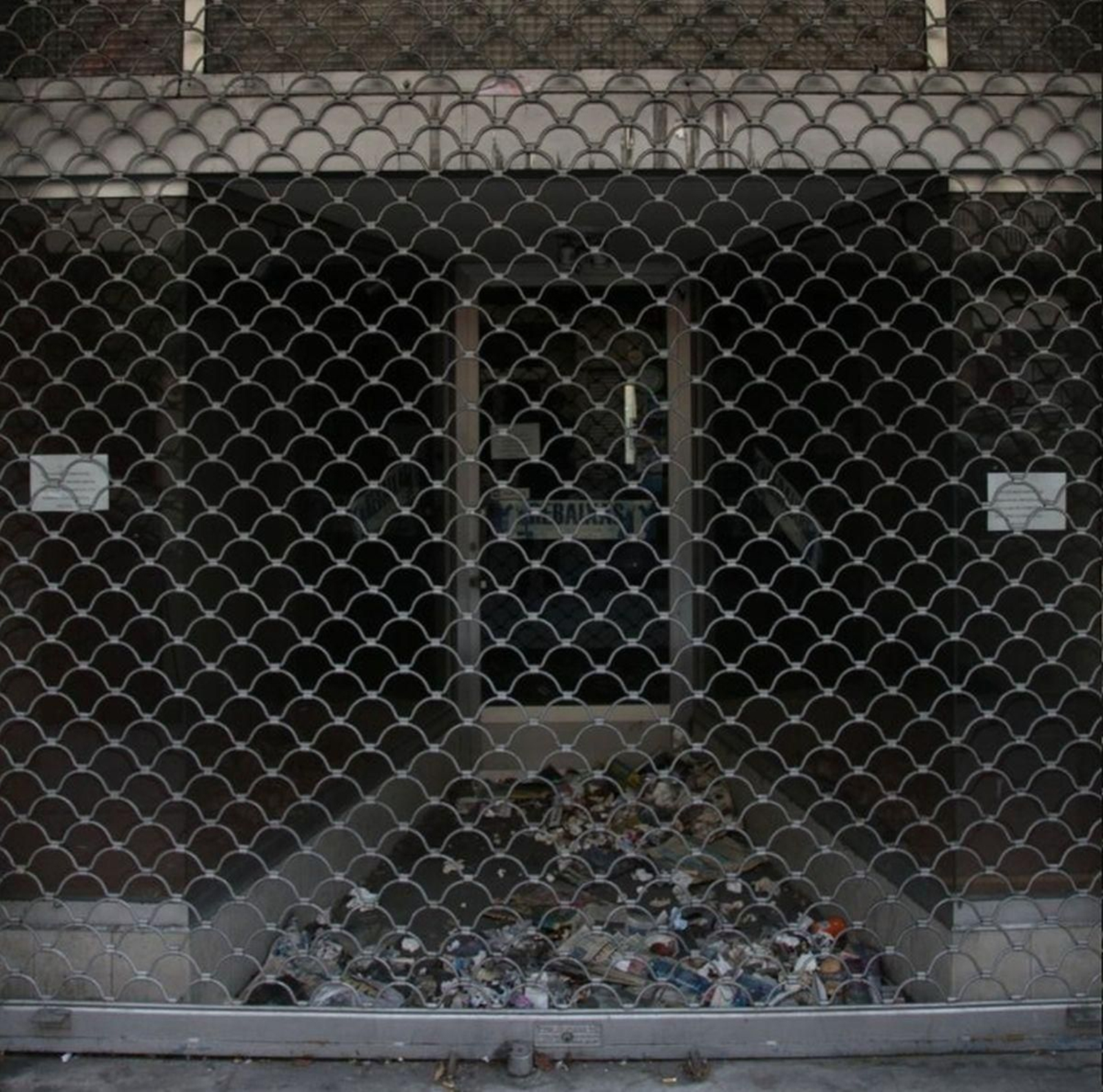 Local cerrado en el centro de la ciudad.