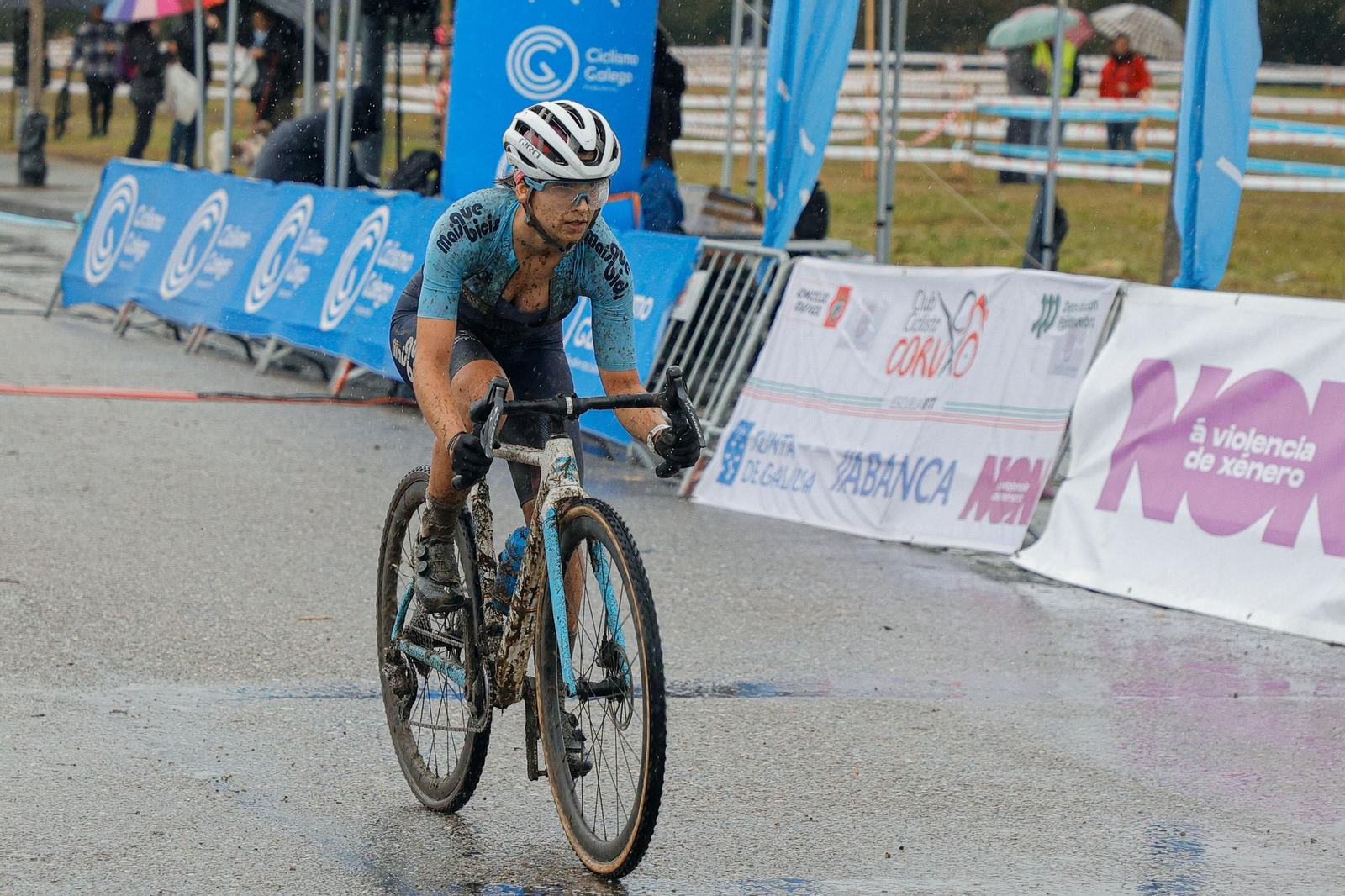 Galería | Más de 200 ciclistas compiten en el trofeo de ciclocross del Concello de Nigrán