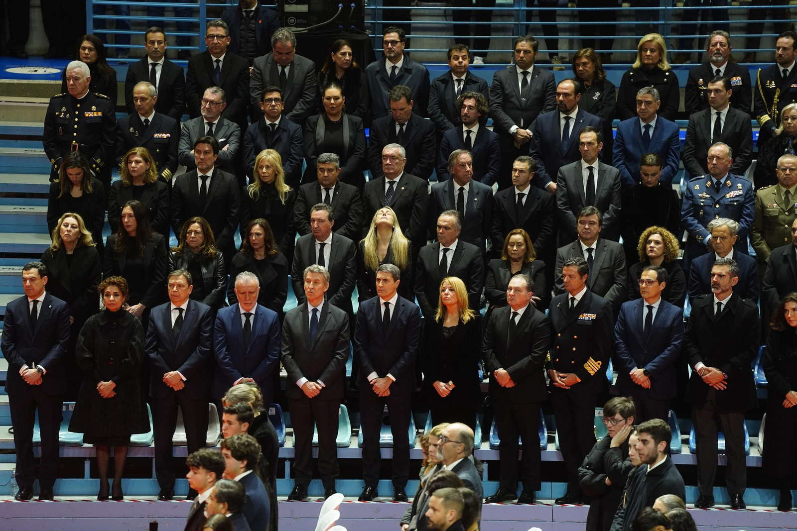 Diferentes autoridades políticas y del Gobierno asistieron al funeral como representación institucional del país entero. Su presencia subrayó la magnitud de la tragedia y el compromiso del Estado con la memoria de las víctimas.