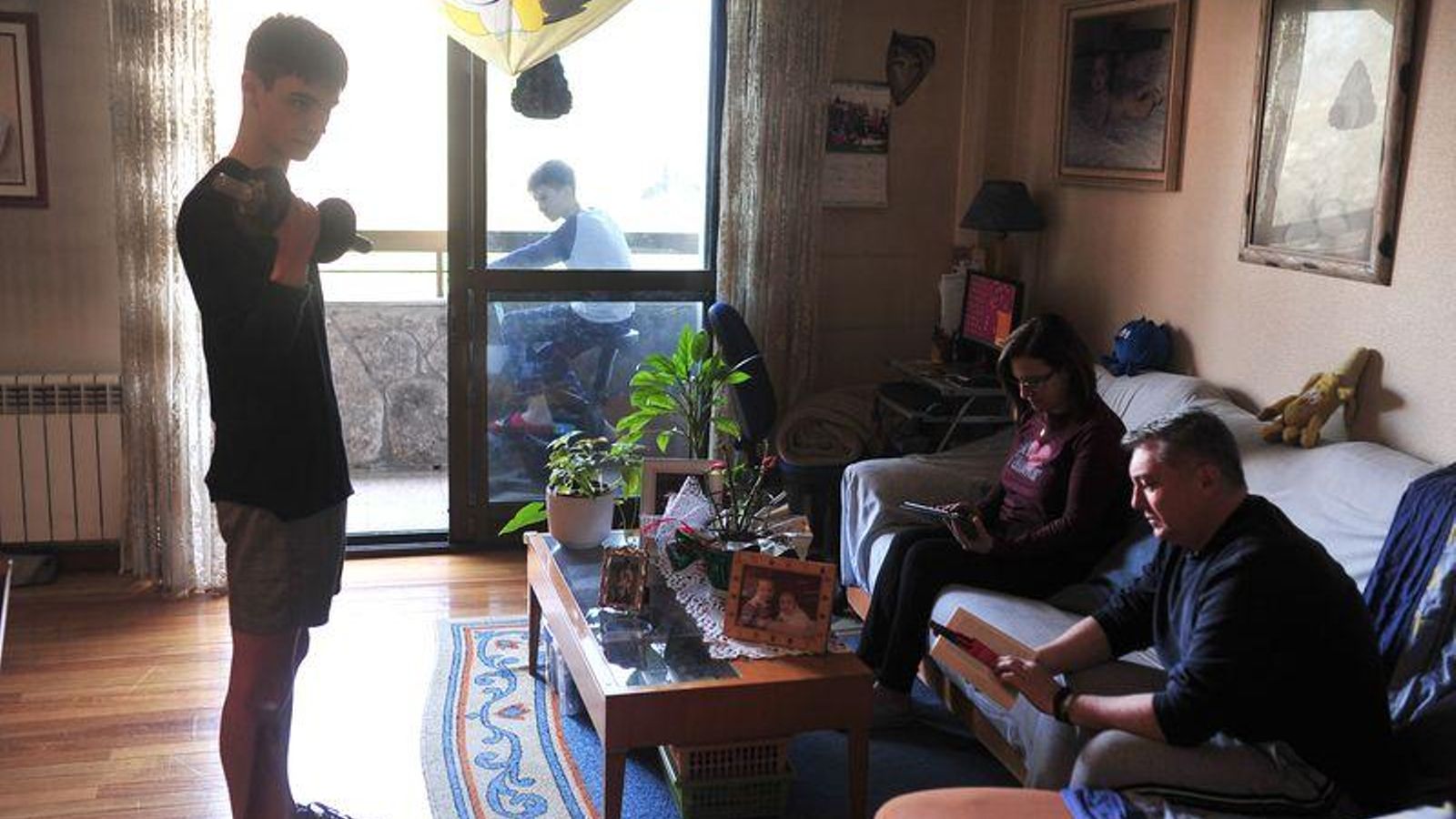 OURENSE 18/03/2020.- Historias del coronavirus. Confinados en casa, la familia Zayas-Bugallo. José Paz