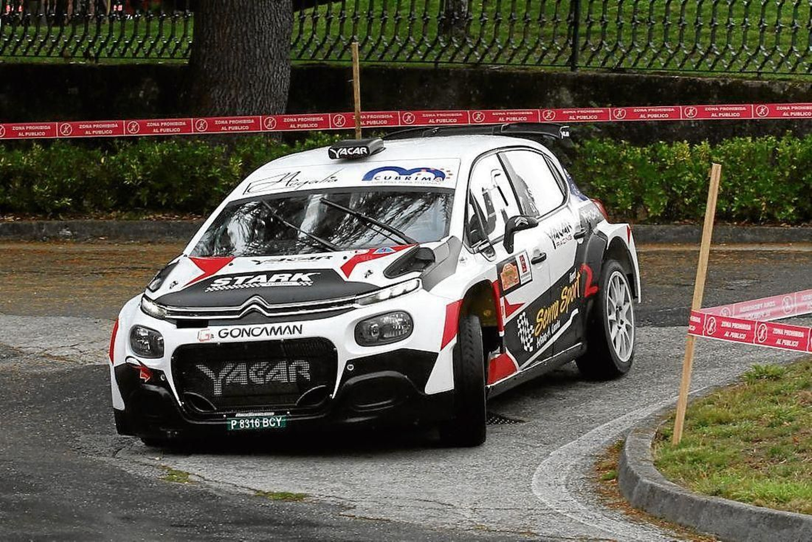 Víctor Senra y David Vázquez, durante la disputa del pasado Rally Ribeira Sacra. (Foto: Raceseven)