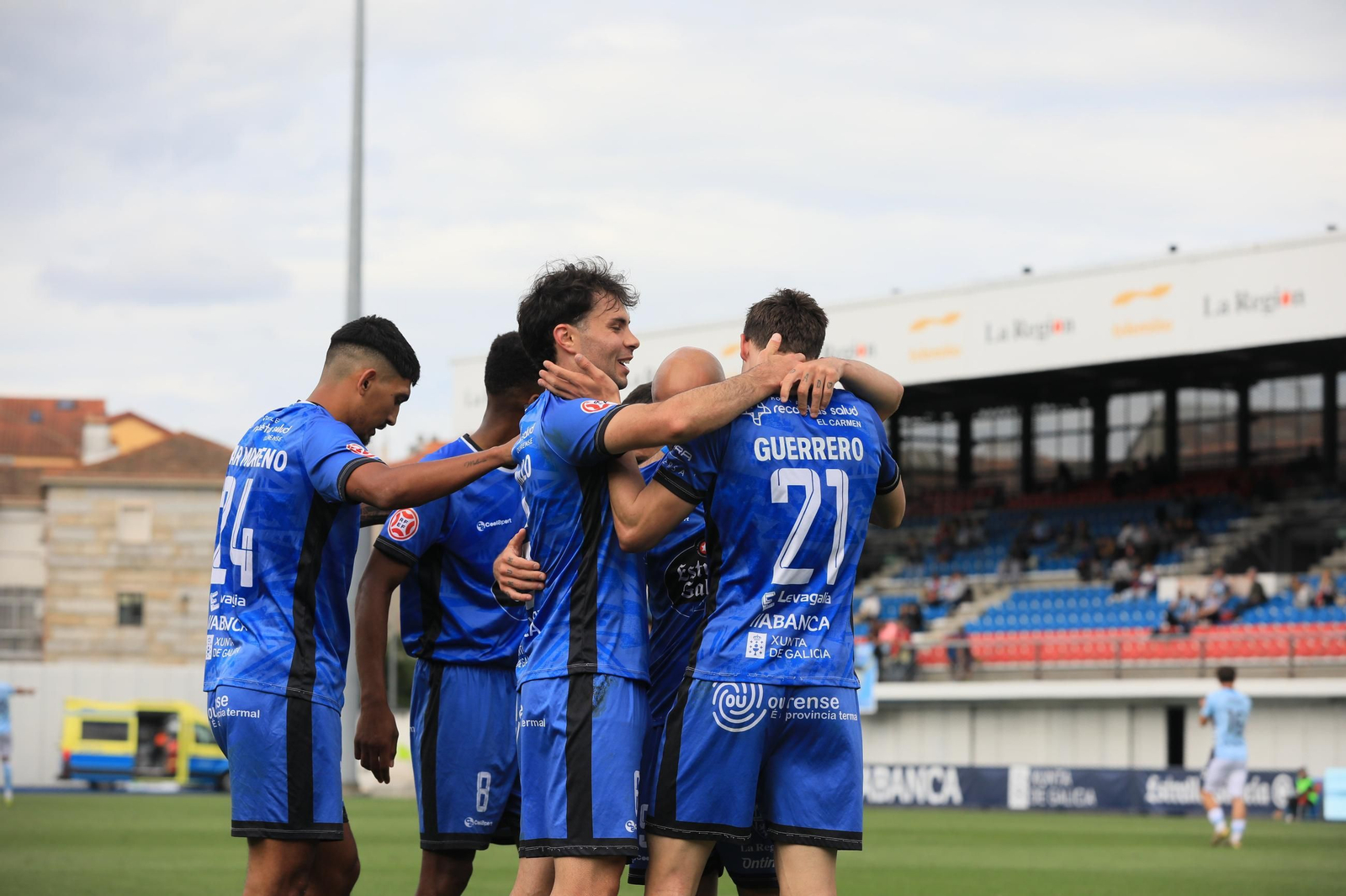 Galería |  Tarde triste en O Couto con el Ourense CF en descenso tras la derrota