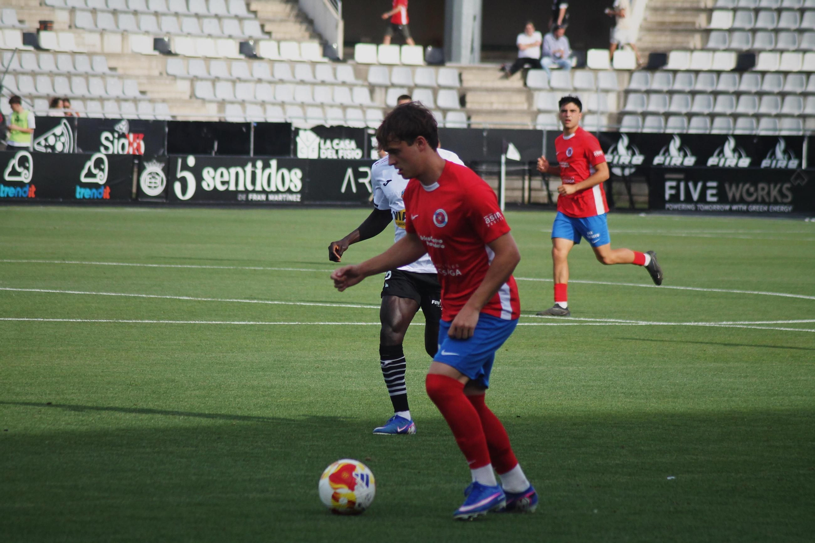 Galería | La UD Ourense no está sola en Cuenca, la afición los acompaña en un día que puede ser irrepetible